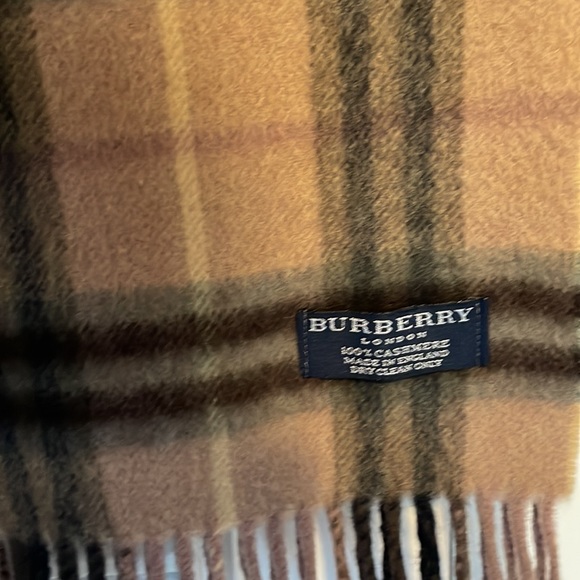 Burberry cashmere scarf - Picture 2 of 3